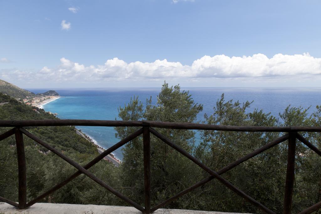Villa Degli Ulivi B&B Finale Ligure Eksteriør billede