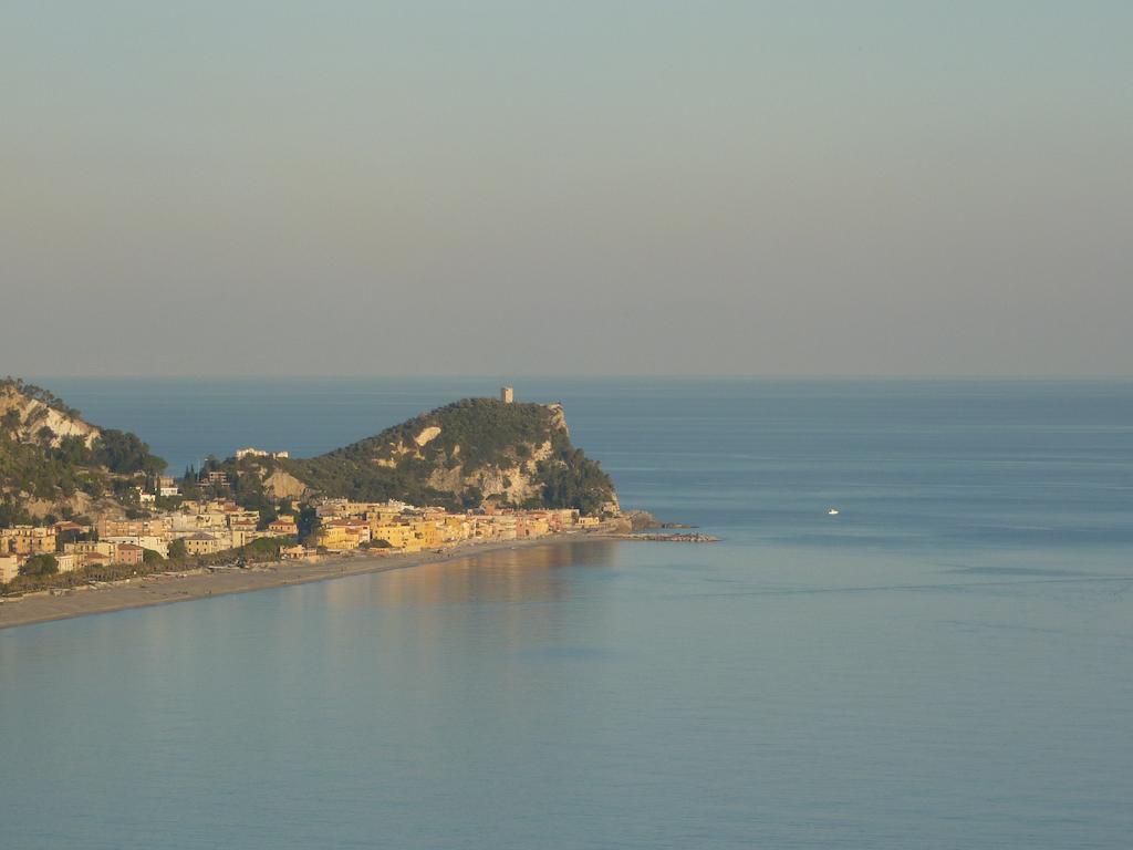 Villa Degli Ulivi B&B Finale Ligure Værelse billede